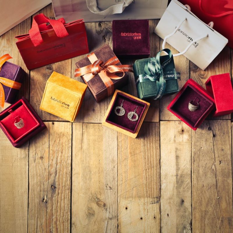 photo de cadeaux de noel au sol