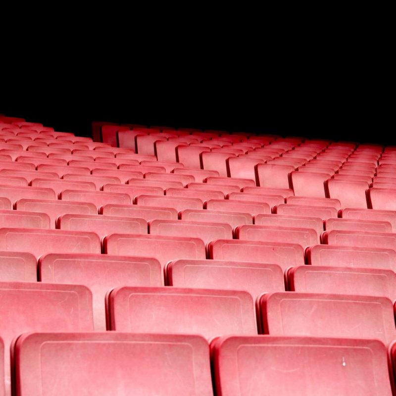 photo de gradins vides dans un stade