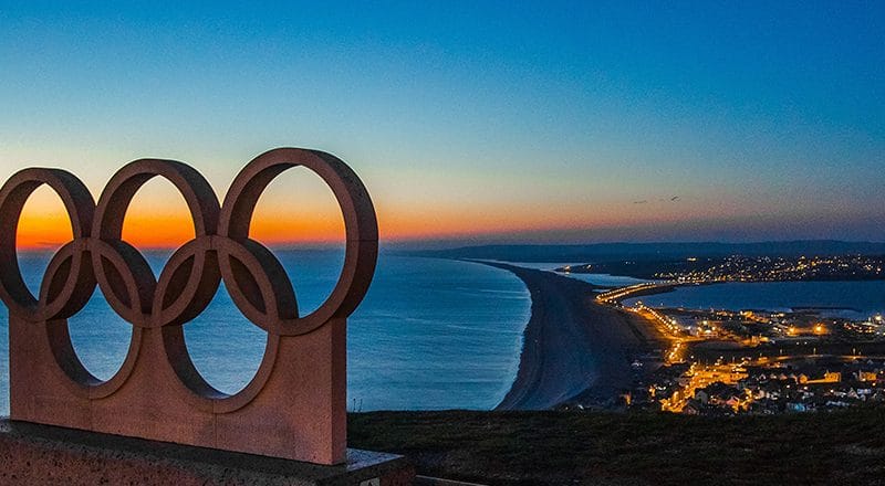 photo du symbole des jeux olympiques sur une coline