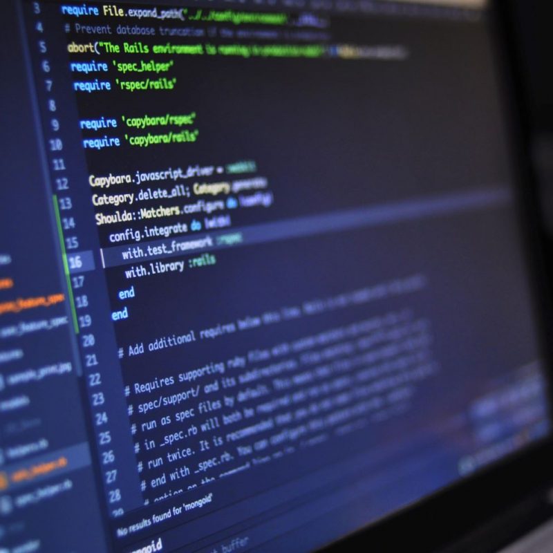 photo d'un écran d'ordinateur avec des lignes de code