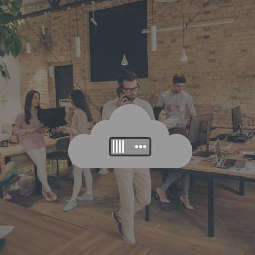montage d'une icone solution cloud dessus une photo générique